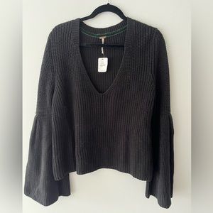 Free People cropped bell sleeve sweater L